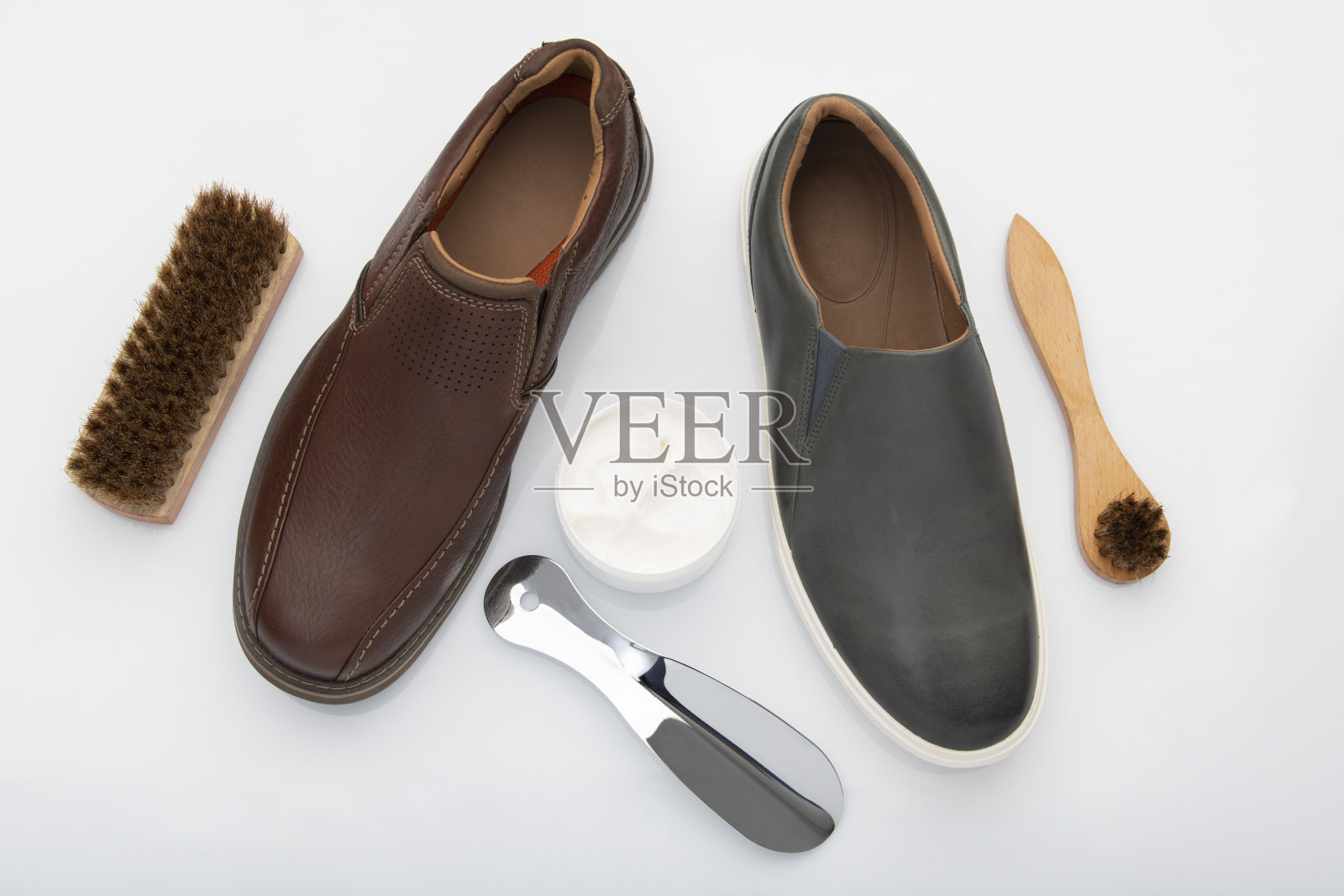 擦鞋膏和擦鞋刷照片摄影图片