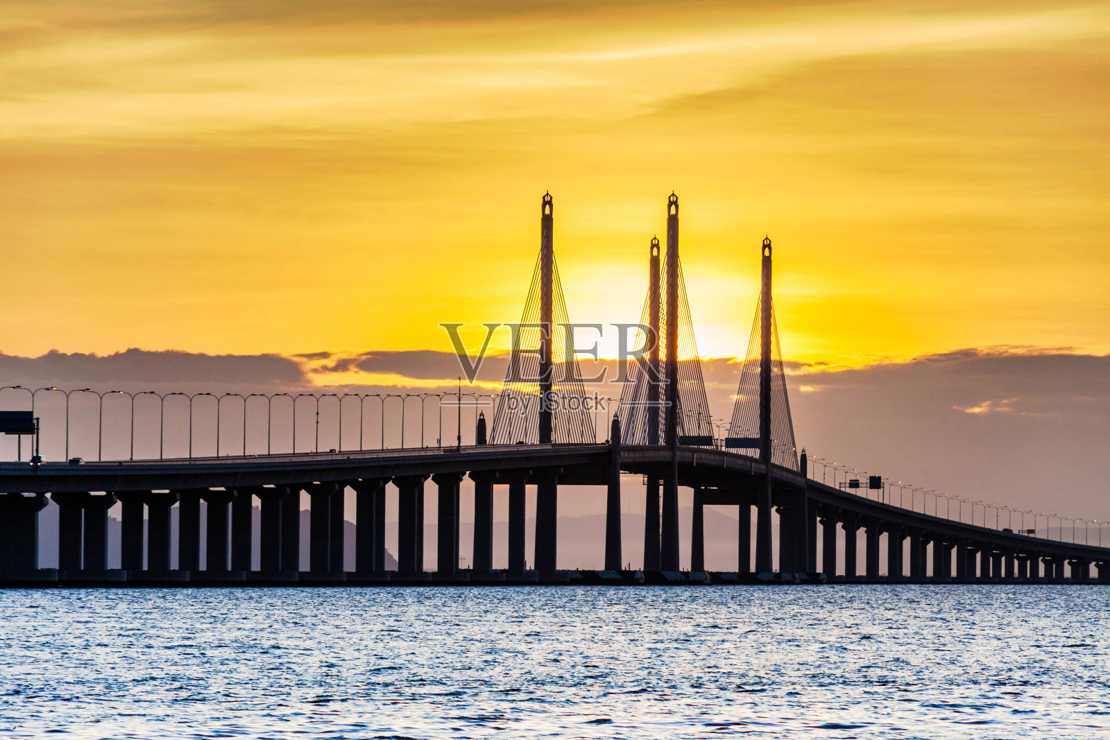 马来西亚槟城,日出时的槟城大桥照片摄影图片