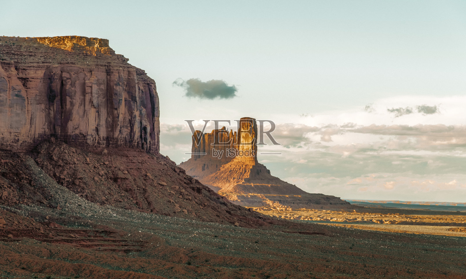 美国亚利桑那州-犹他州的纪念碑谷沙漠照片摄影图片
