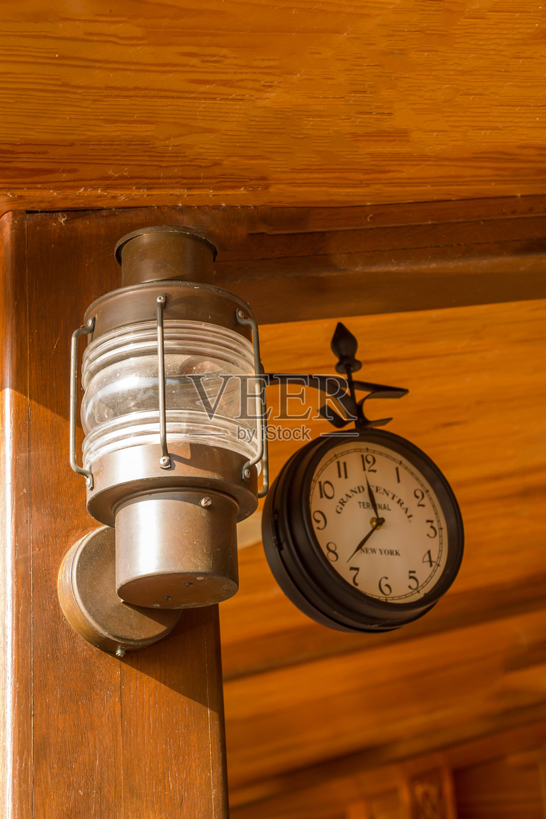 灯笼和时钟照片摄影图片