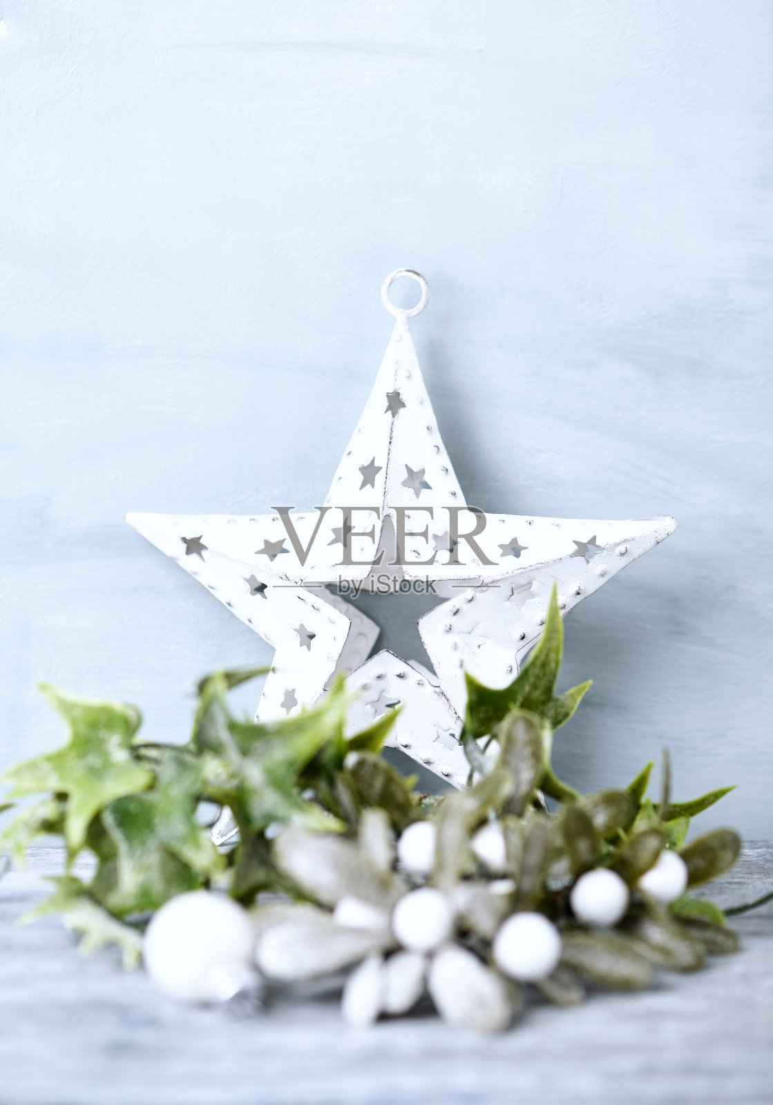 圣诞装饰。明亮的木制背景。关闭了。照片摄影图片