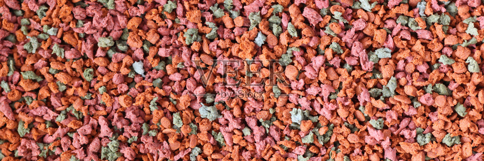 多色小球动物喂养特写照片摄影图片