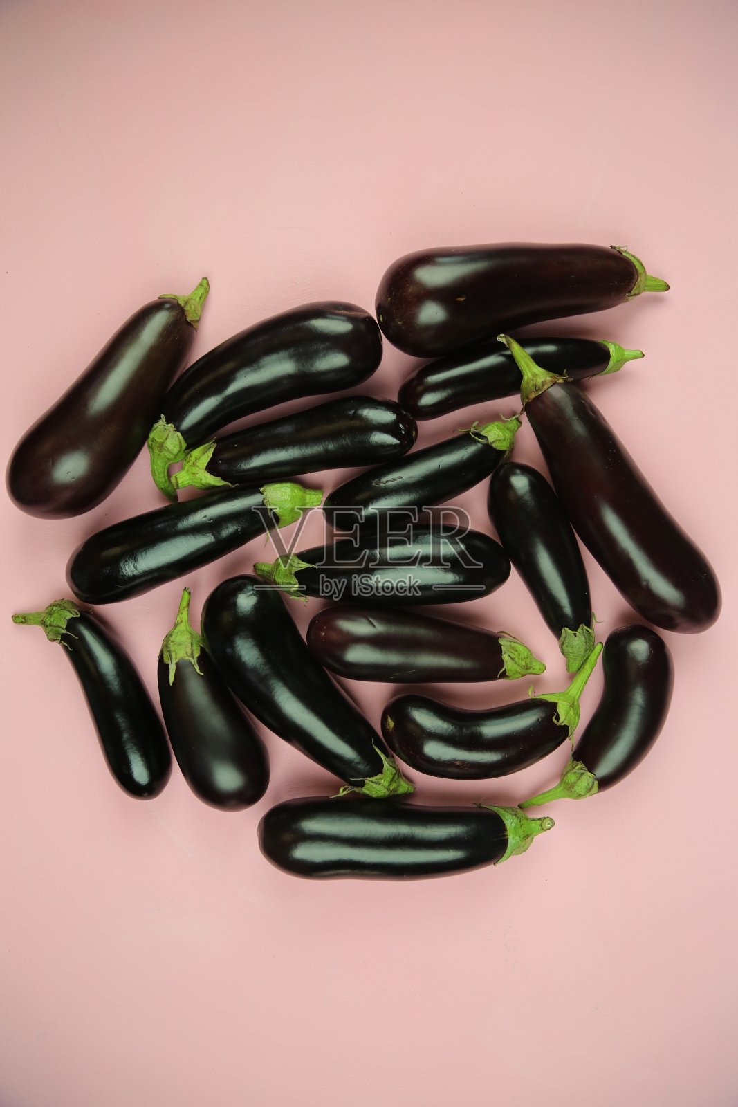 茄子茄子孤立在白色上。为您的项目提供高质量的照片。照片摄影图片