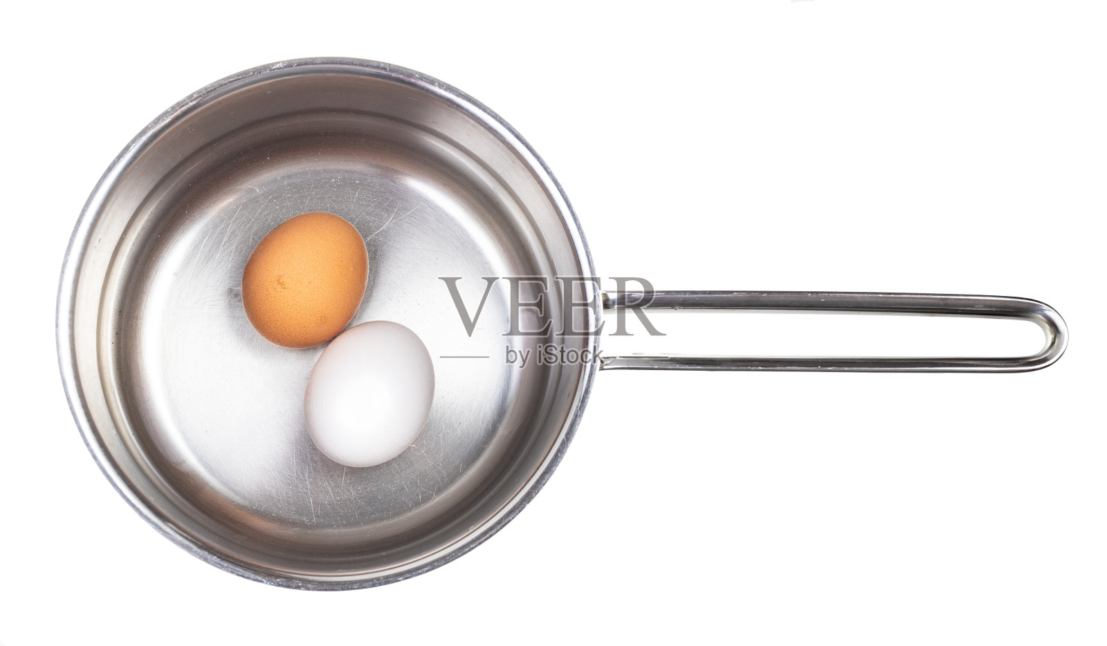 俯视图鸡蛋在锅与水隔离照片摄影图片