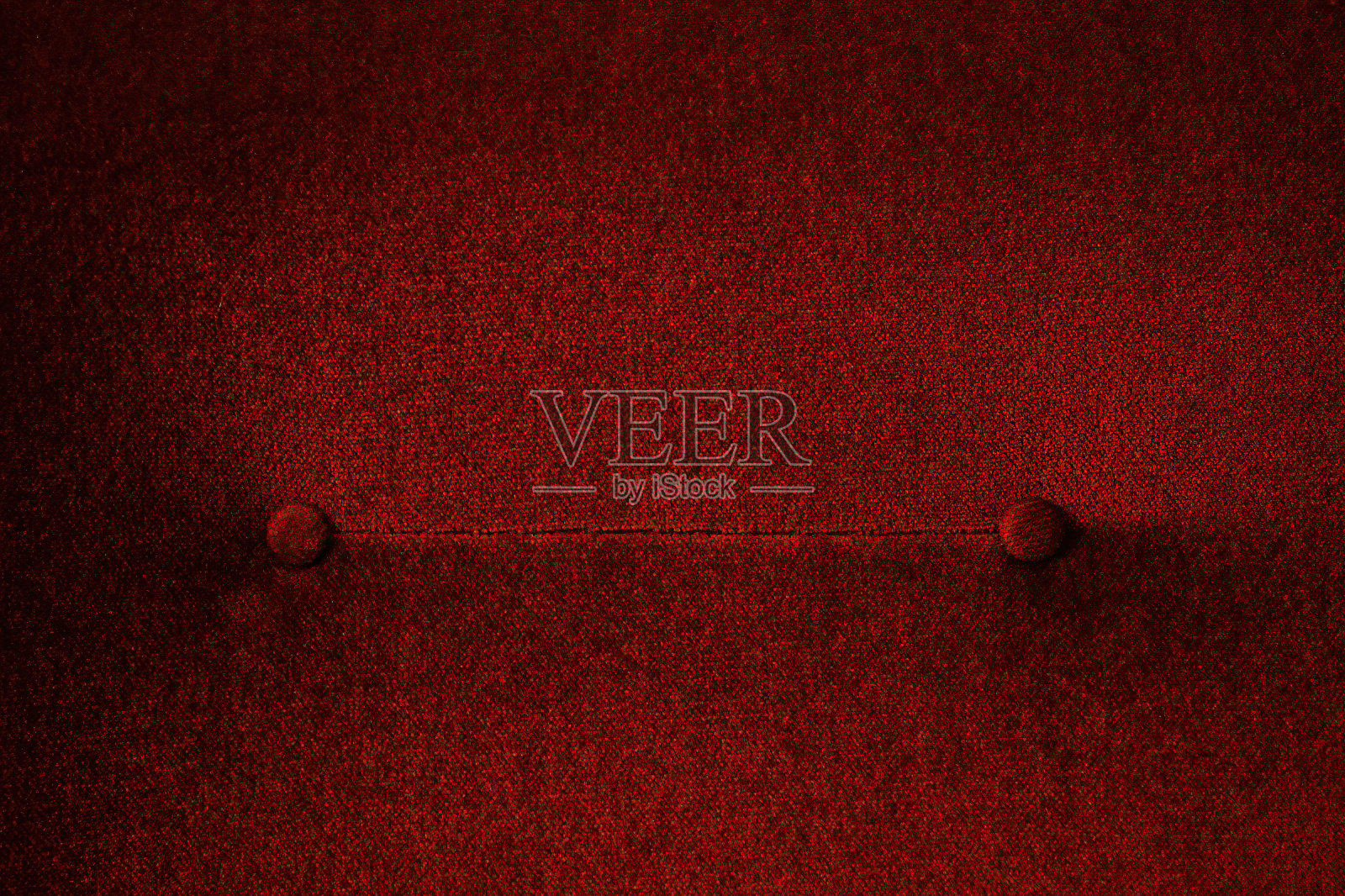 漂亮的经典红色天鹅绒豪华沙发。酒红色天鹅绒质地。照片摄影图片