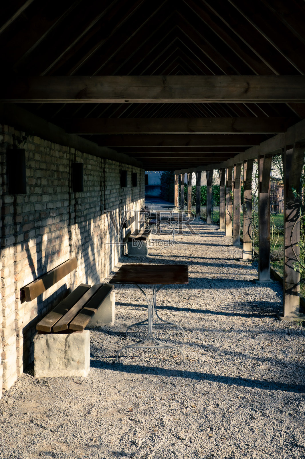 修道院内的半木结构走廊照片摄影图片
