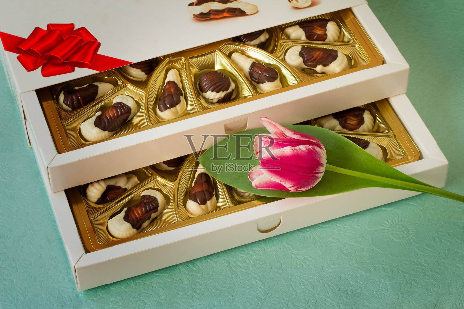 新年、圣诞节、复活节、生日、周年纪念等节日的礼物……照片摄影图片