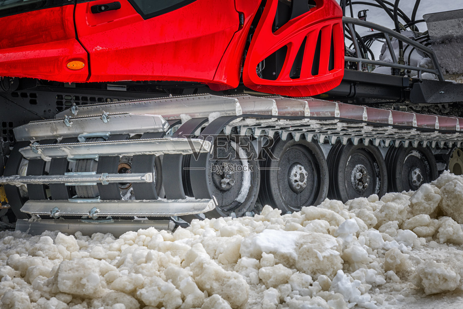 在奥地利的雪地车修整滑雪坡道照片摄影图片
