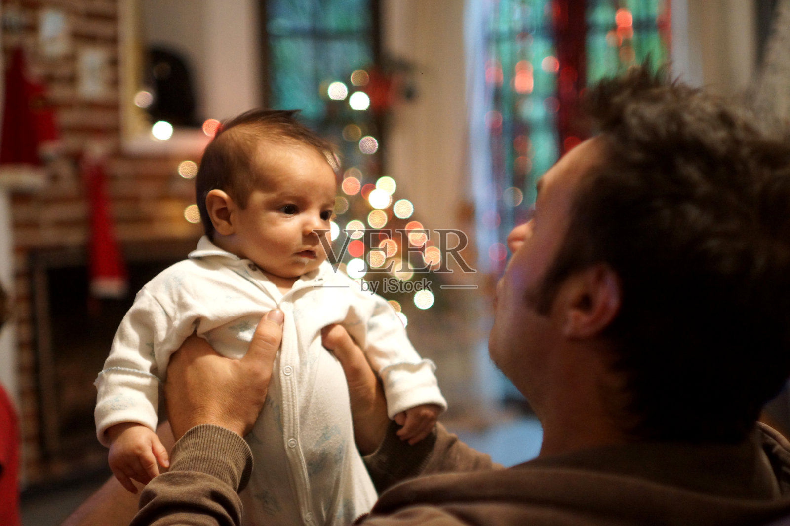 在她的第一个圣诞节照片摄影图片
