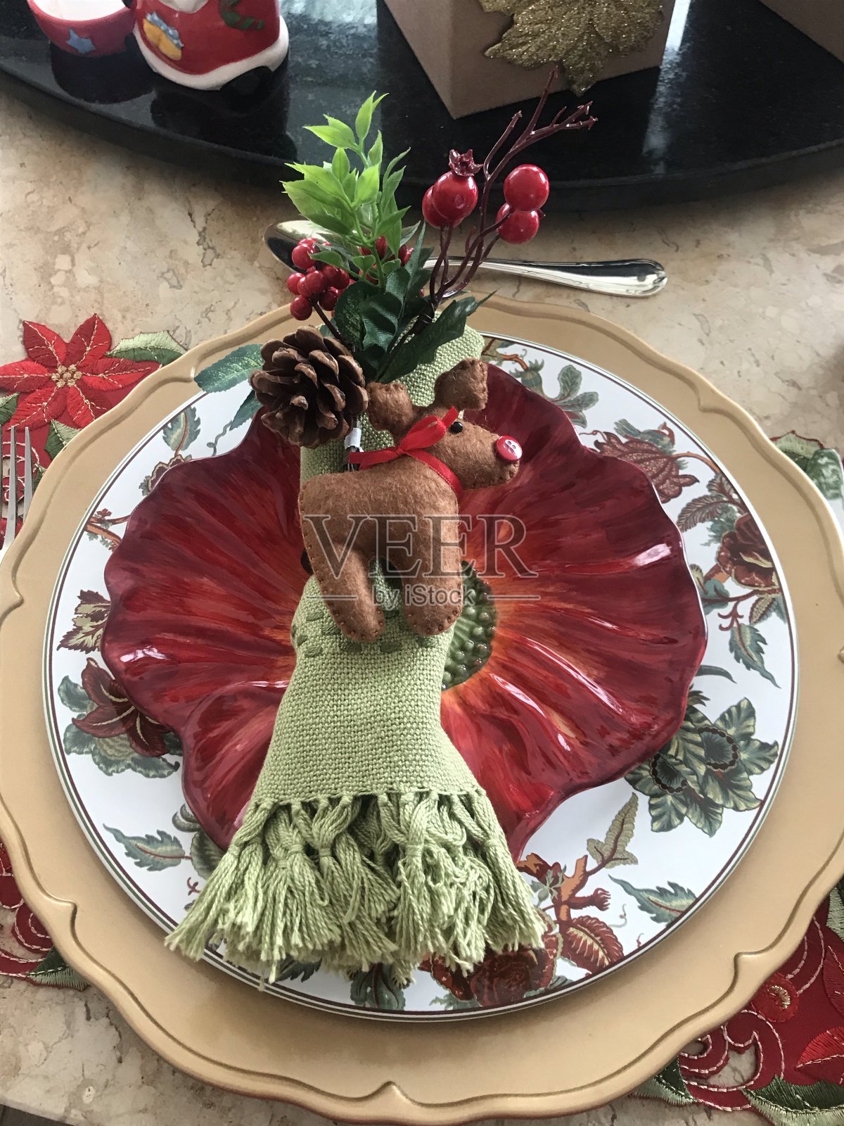 圣诞餐桌装饰照片摄影图片