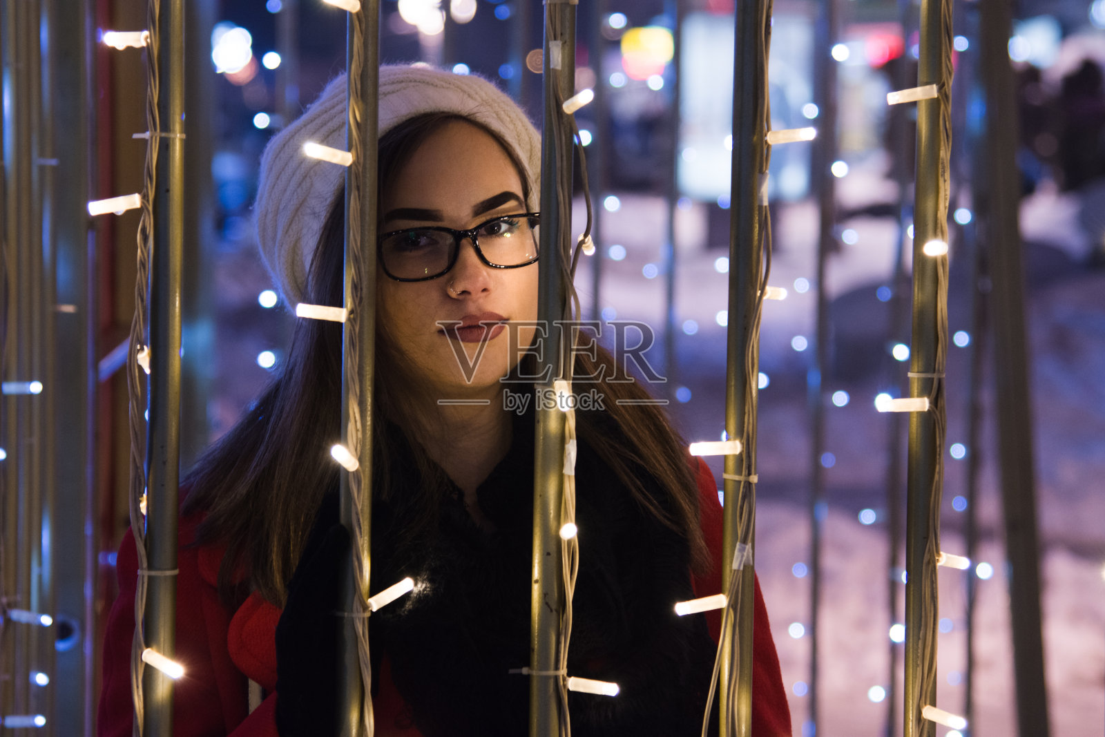 装饰圣诞节的女孩照片摄影图片