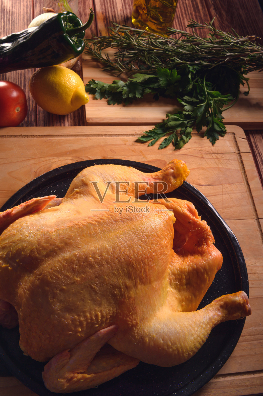 上面放的是鸡,自制食物的概念照片摄影图片