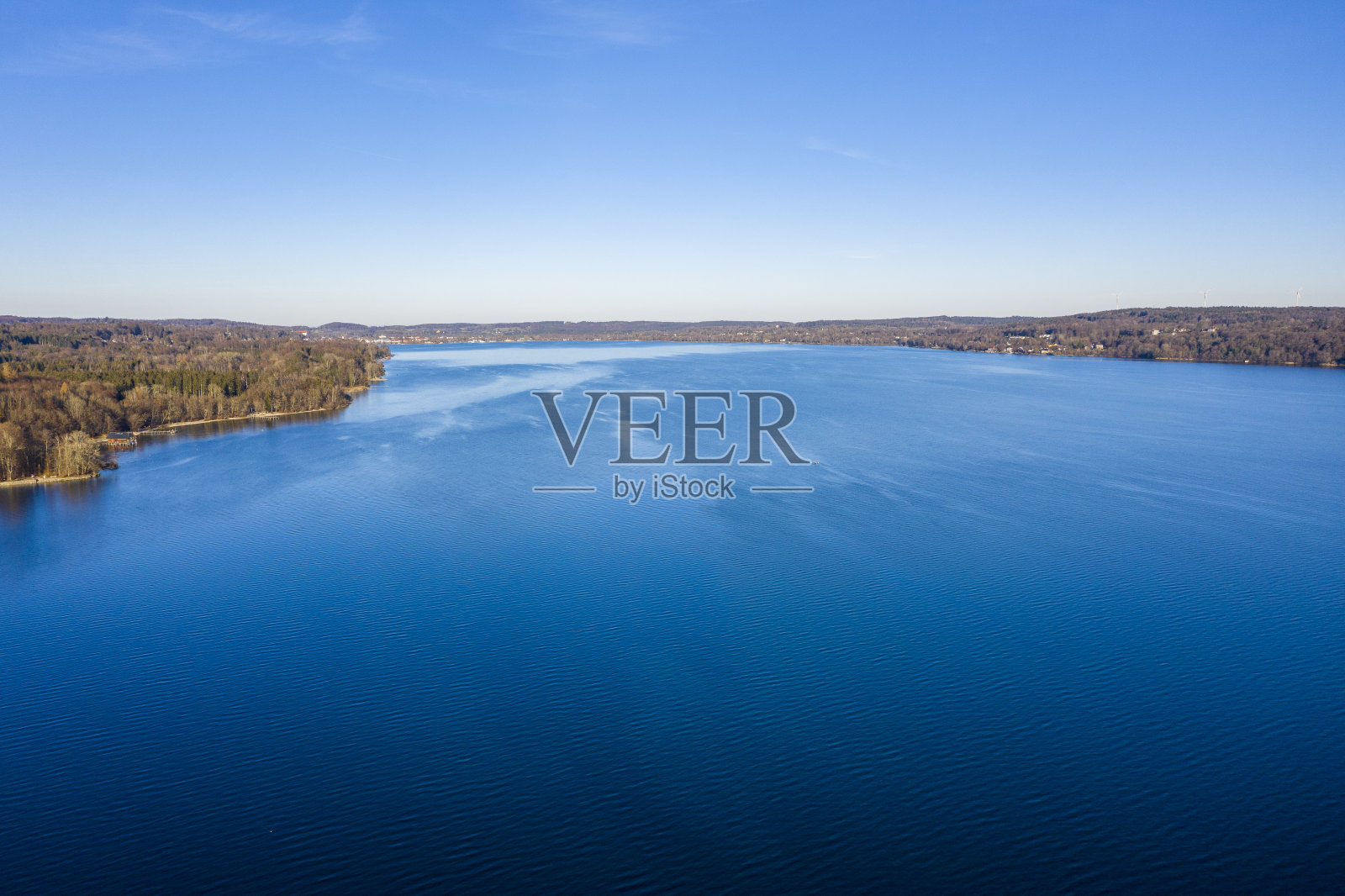 美丽的日落在施塔恩伯格湖照片摄影图片