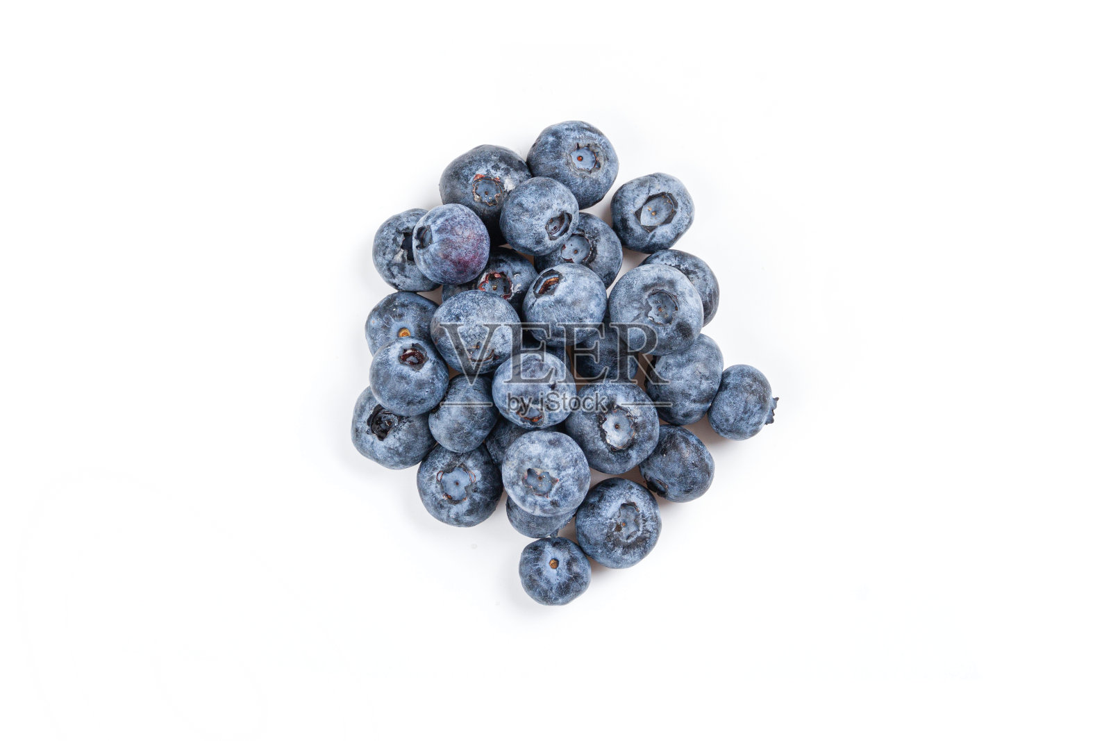 蓝莓。白色背景上分离出的新鲜蓝莓。照片摄影图片