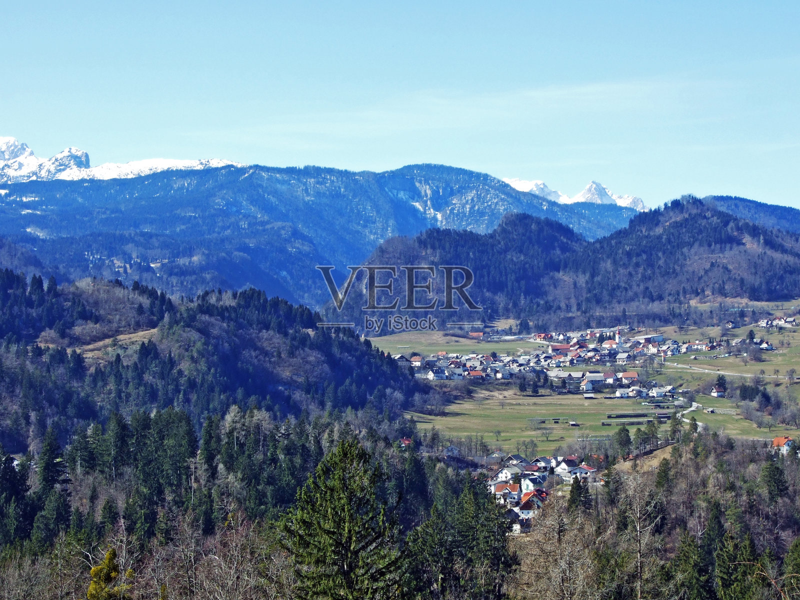 流血定居点和流血湖全景(Blejsko jezero, Bleder See oder Veldeser See)照片摄影图片
