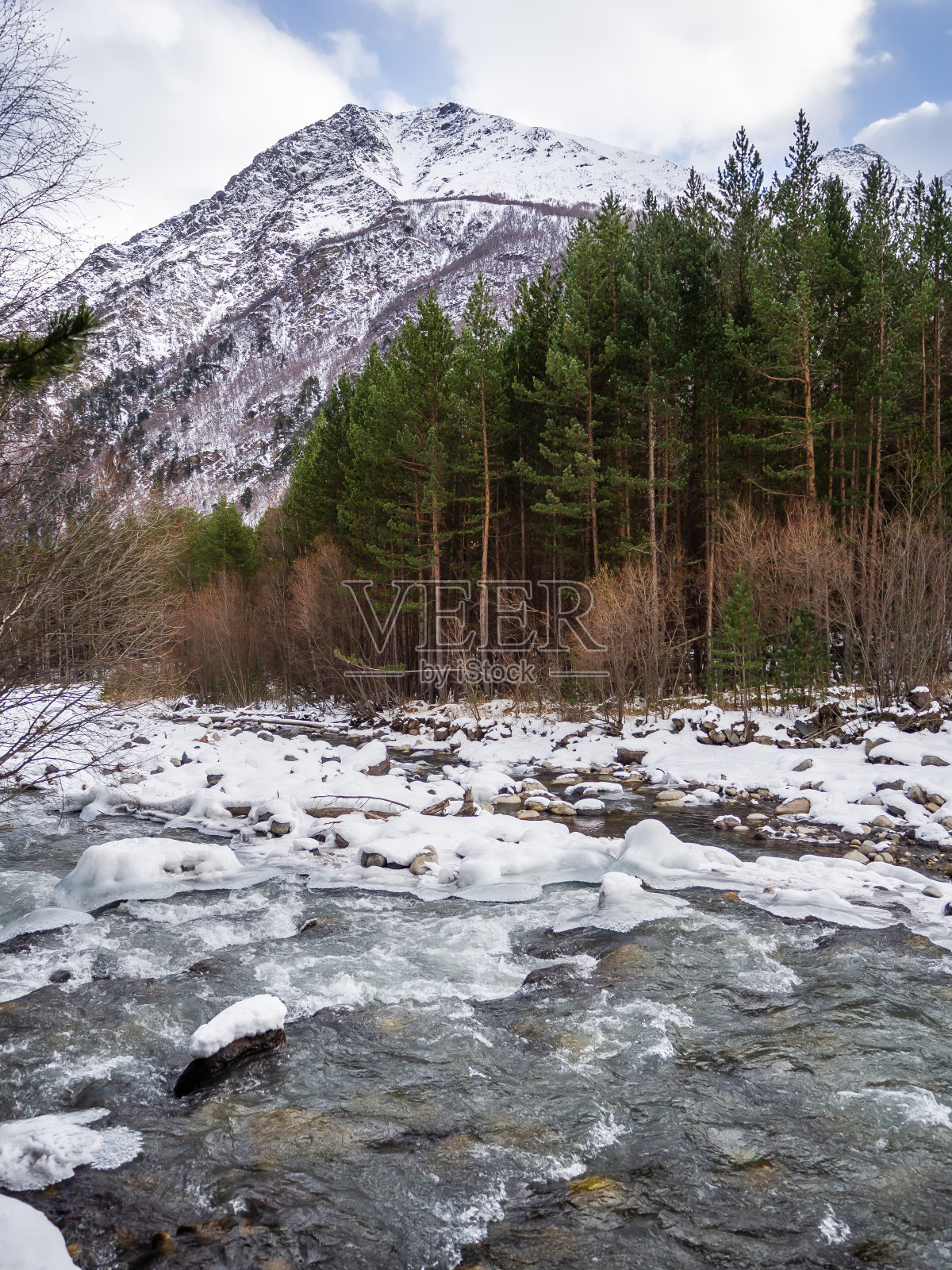 切吉特山谷冬季的山河照片摄影图片
