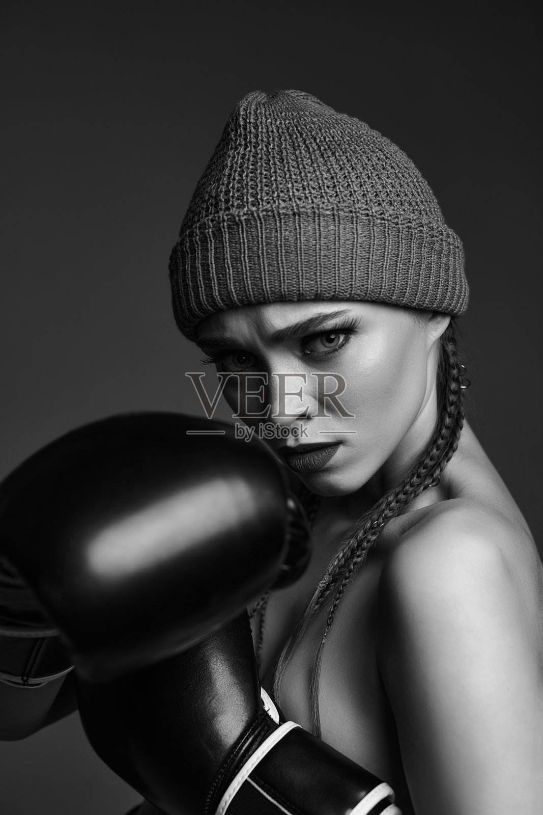 魅力女拳击手的肖像照片摄影图片