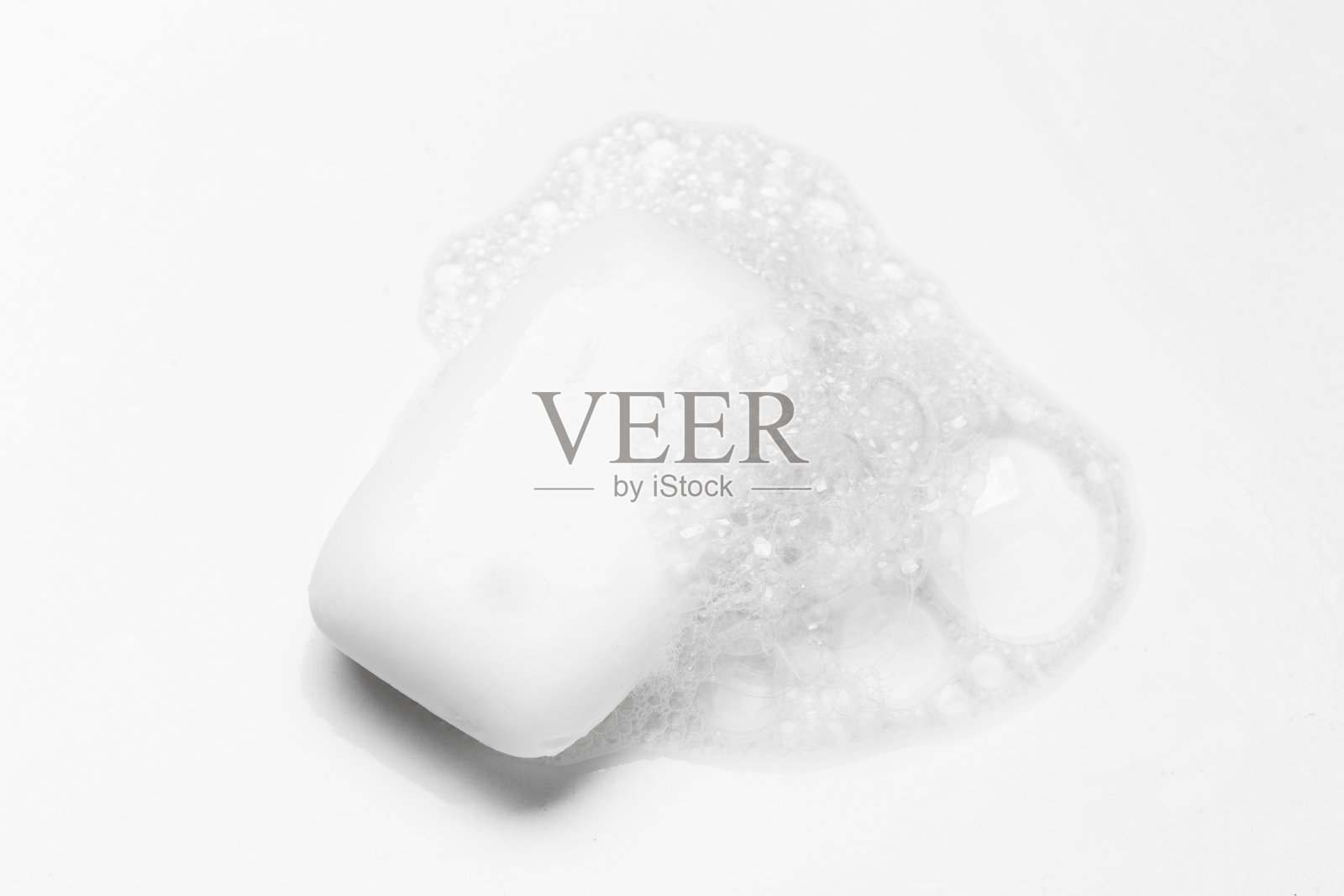 肥皂和泡沫在白色的背景照片摄影图片