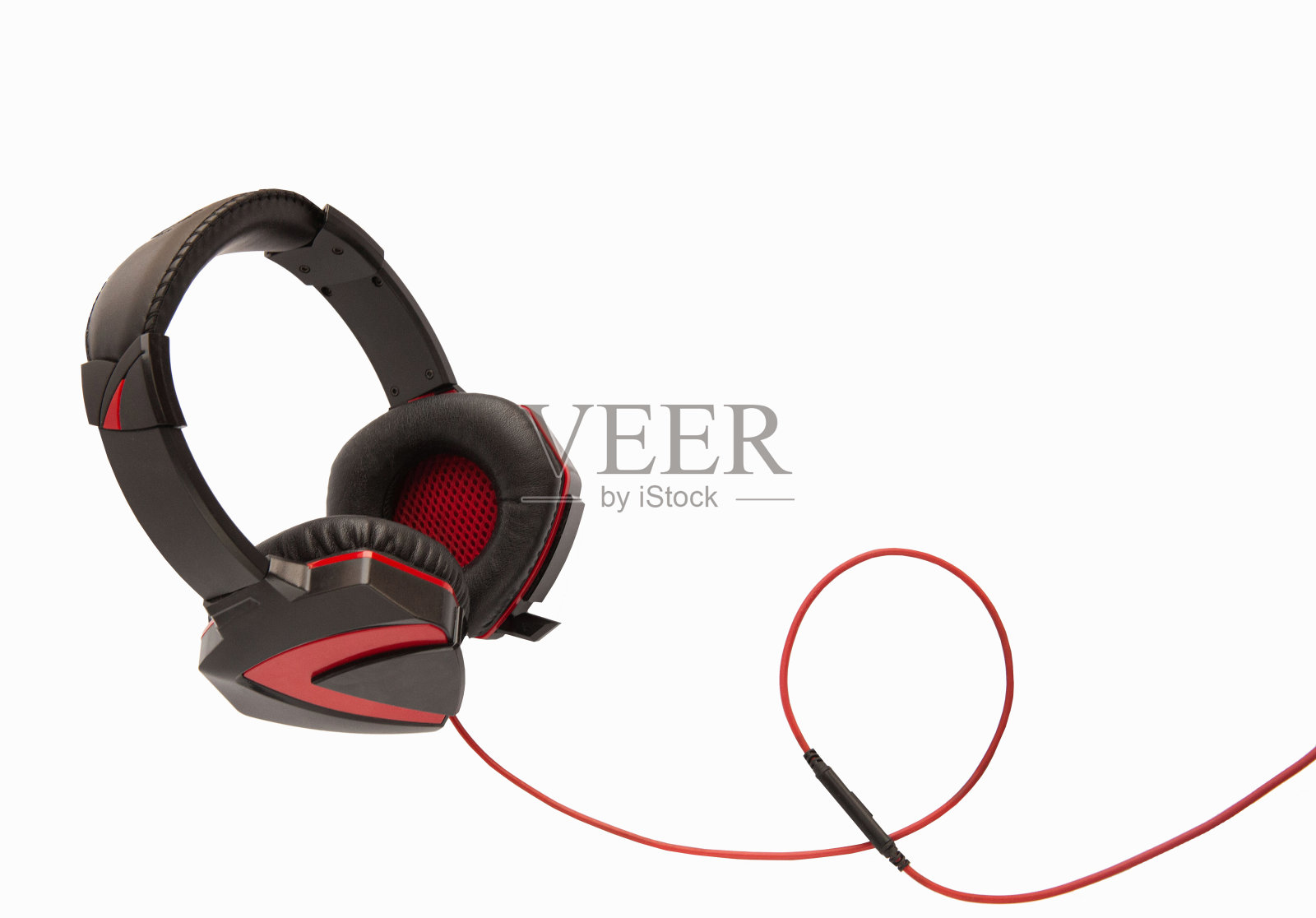 黑色大耳机与红色电线,绝缘照片摄影图片
