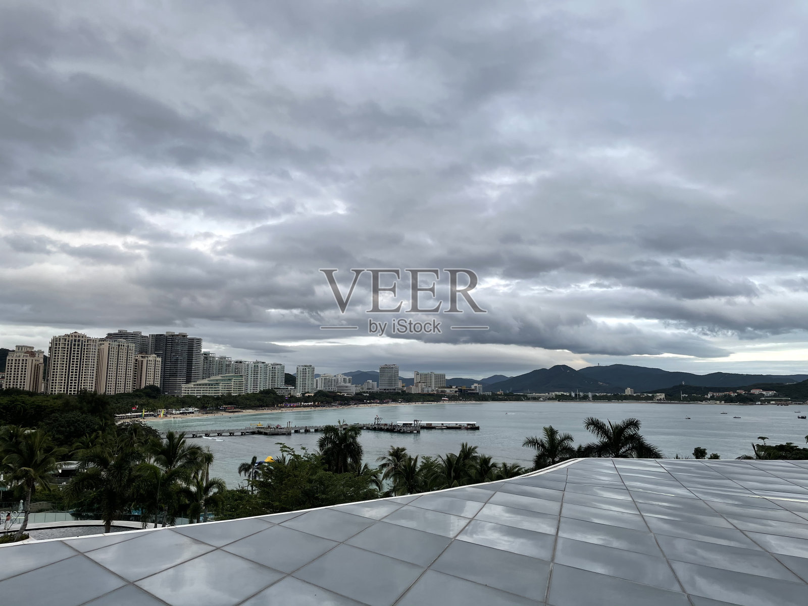 三亚一个多云的下午照片摄影图片