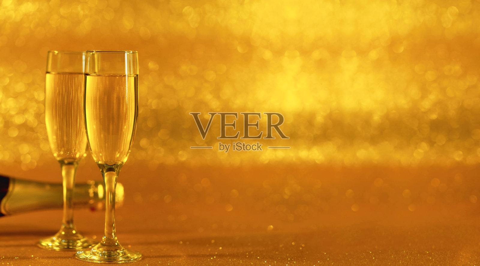 新年前夕的庆祝背景是香槟照片摄影图片