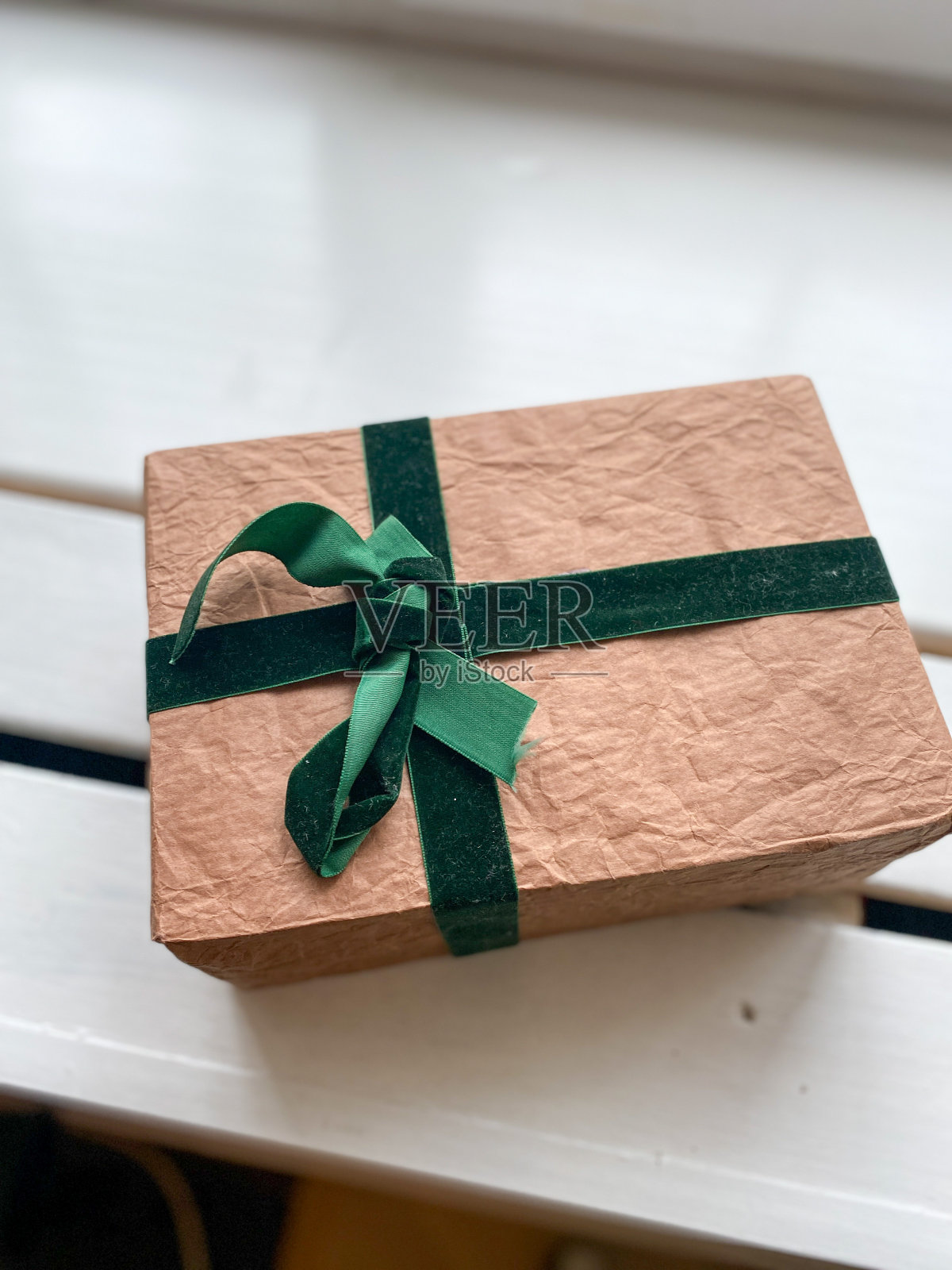 绿丝带的礼物照片摄影图片