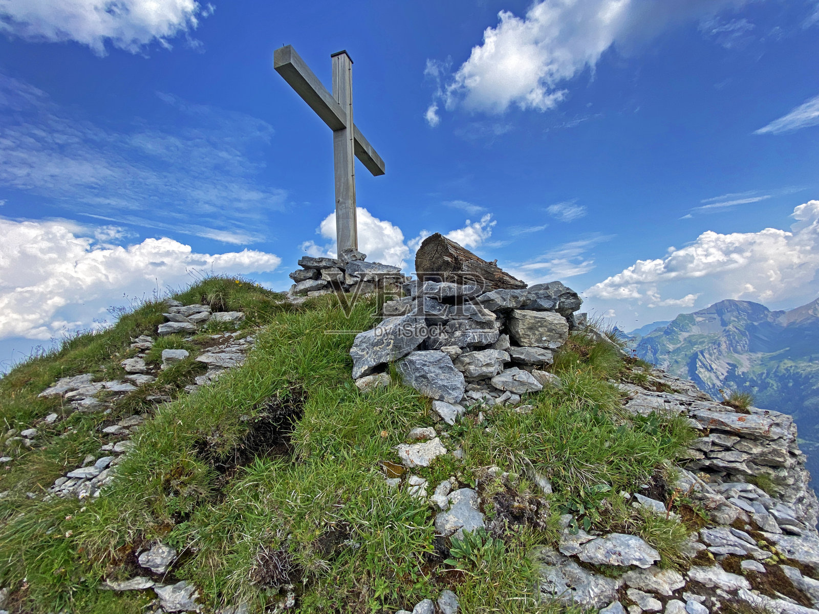 阿尔卑斯山峰Brünighaupt (Bruenighaupt oder Brunighaupt)位于梅尔赫塔尔山谷和乌里阿尔卑斯山脉,瑞士奥布瓦尔登州梅尔赫塔尔(Kanton Obwalden, Schweiz)照片摄影图片