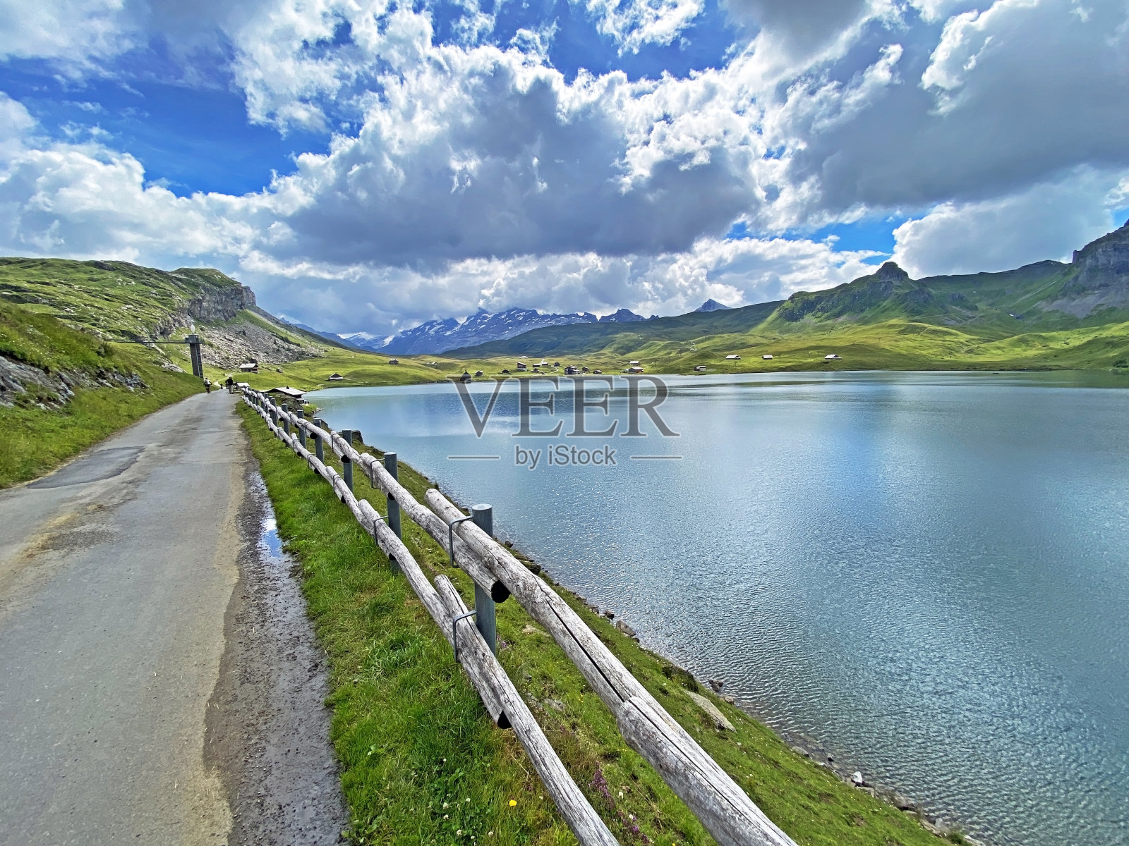 高山湖梅尔奇湖或梅尔奇湖在乌里阿尔卑斯山脉,克恩斯-奥布瓦尔登州,瑞士(坎顿奥布瓦尔德,瑞士)照片摄影图片