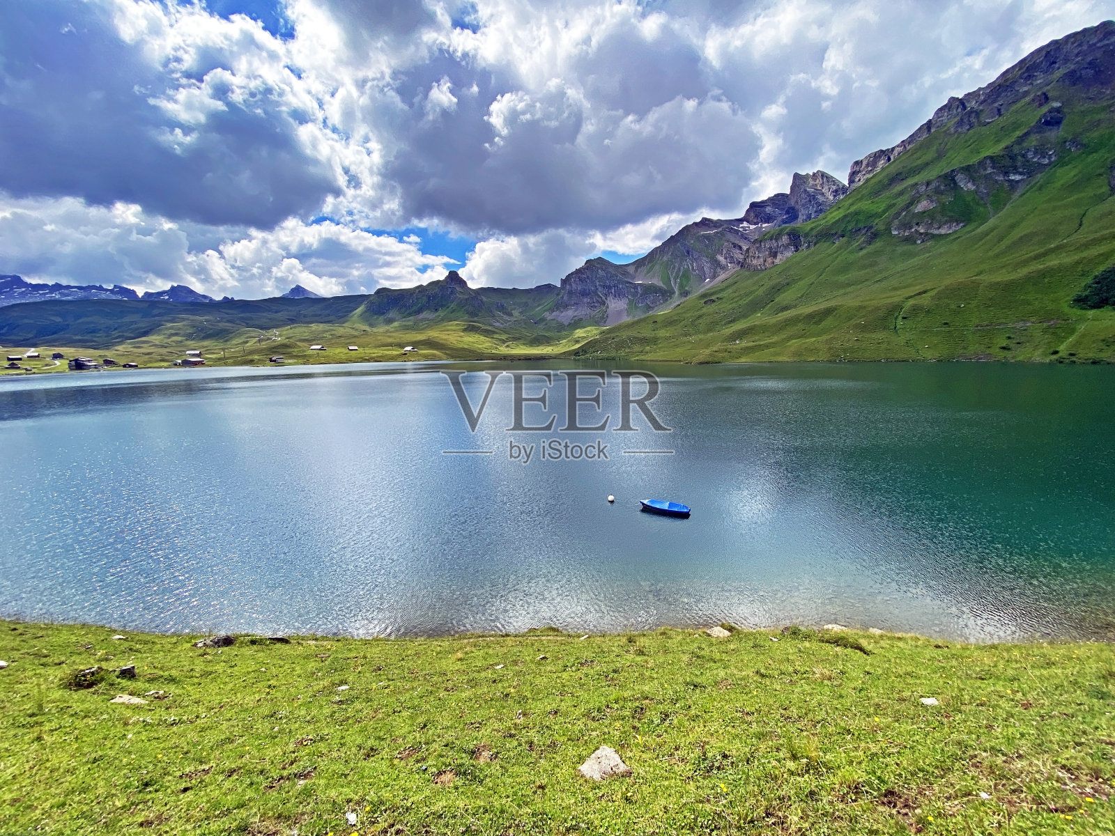 高山湖梅尔奇湖或梅尔奇湖在乌里阿尔卑斯山脉,克恩斯-奥布瓦尔登州,瑞士(坎顿奥布瓦尔德,瑞士)照片摄影图片