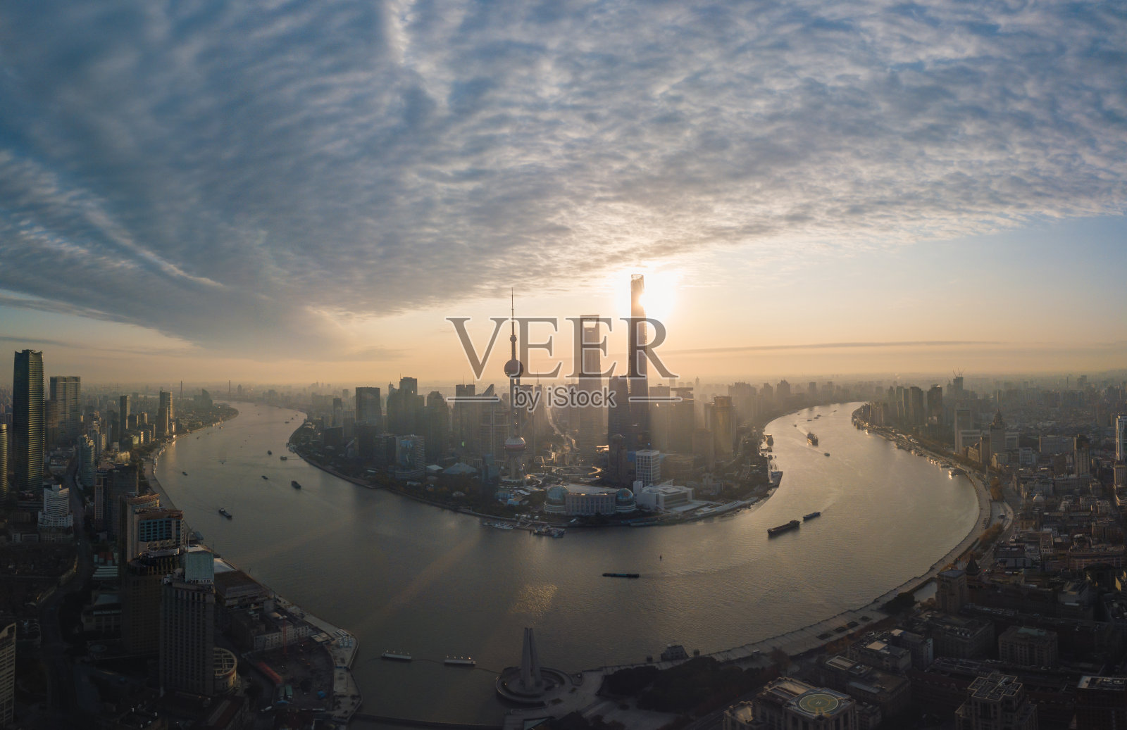 陆家嘴日出时照片摄影图片