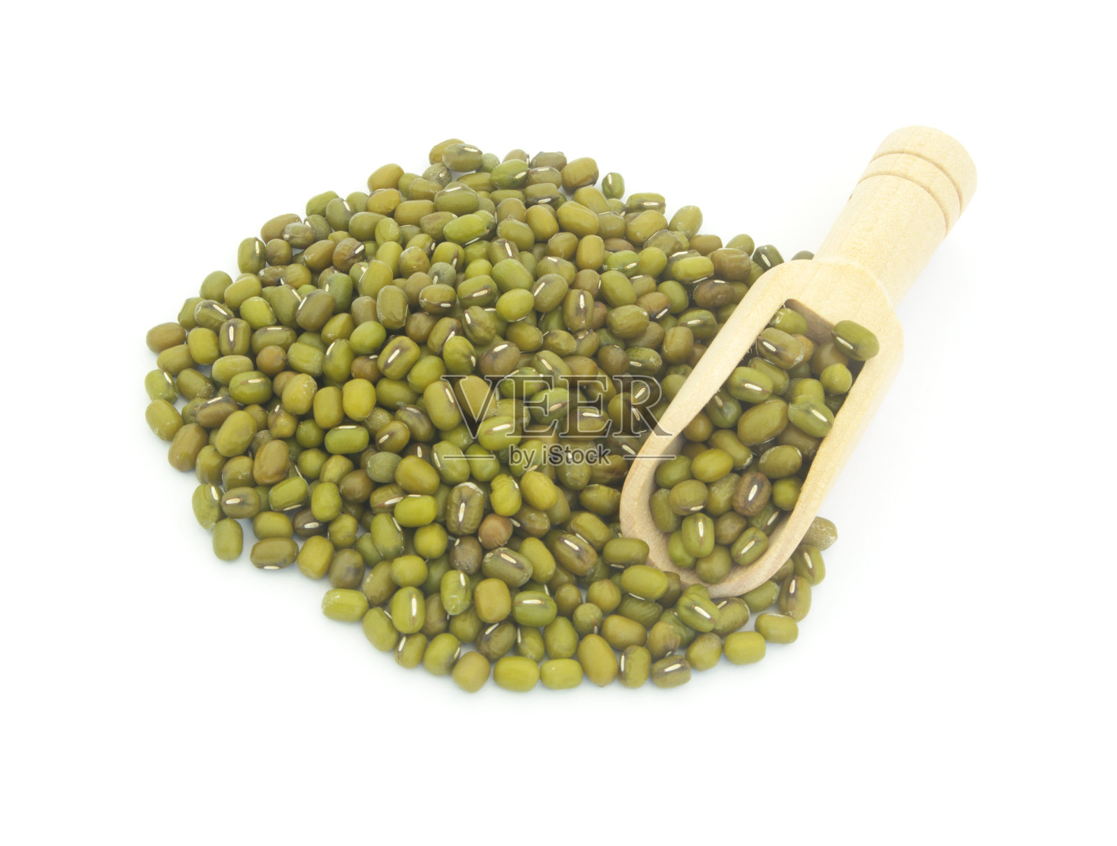 木勺装盛的绿豆堆照片摄影图片