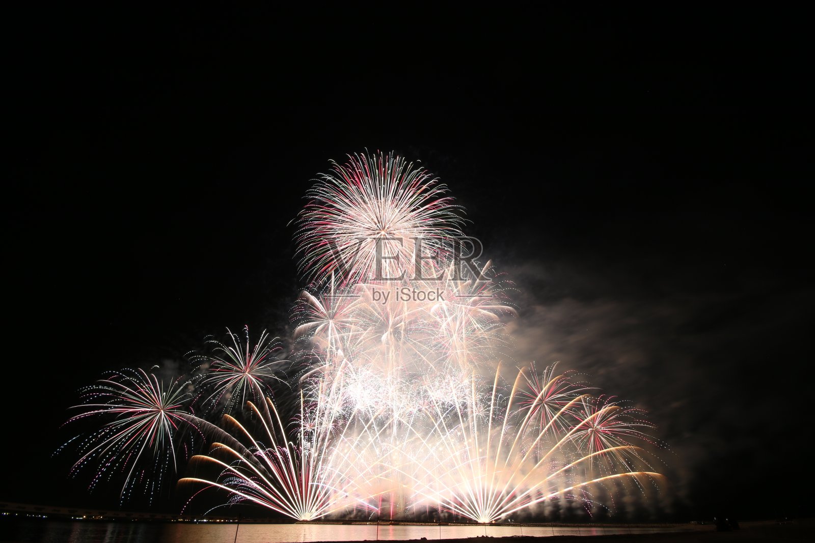 在蒲郡的惊喜烟花照片摄影图片