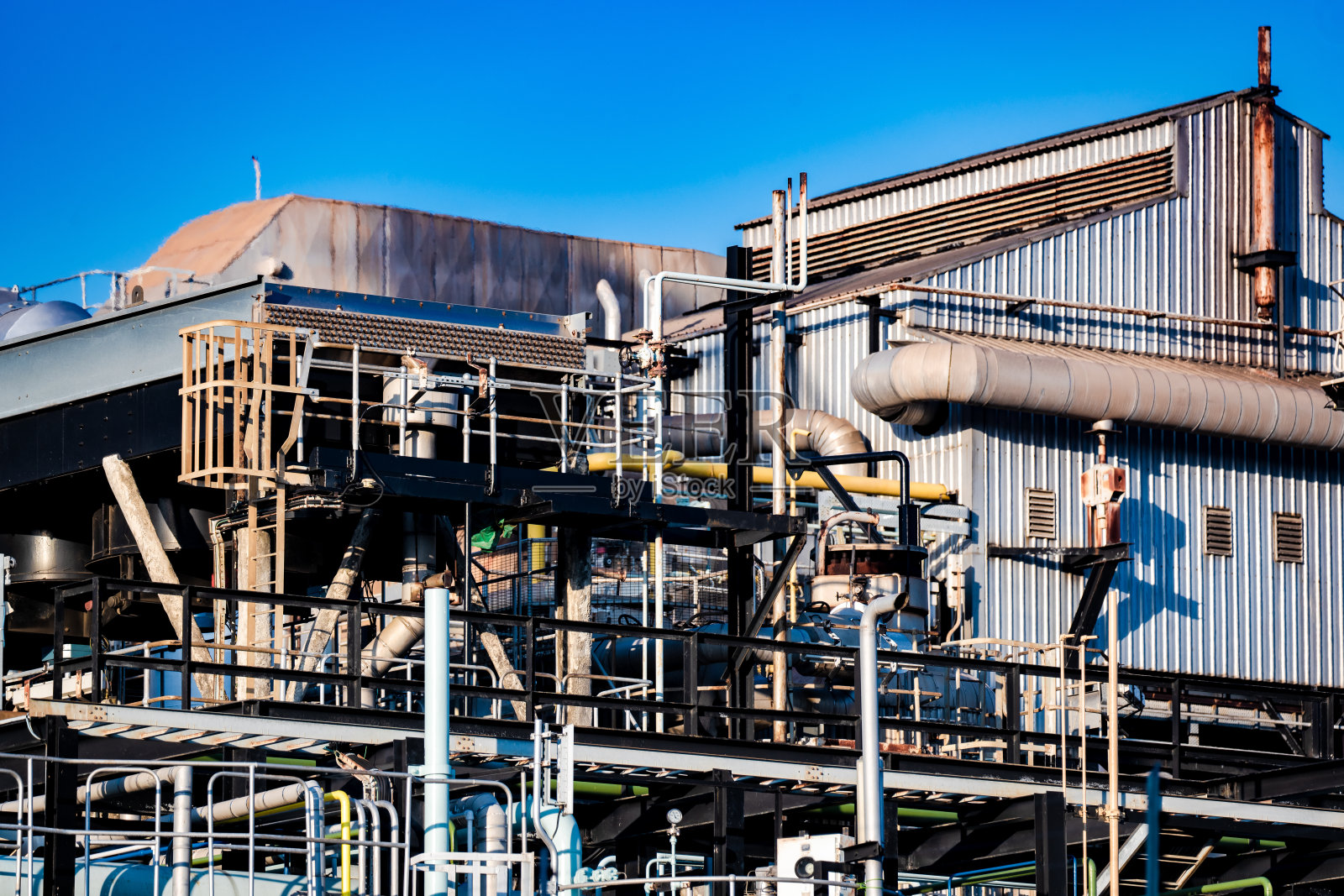 现代制造工厂。照片摄影图片