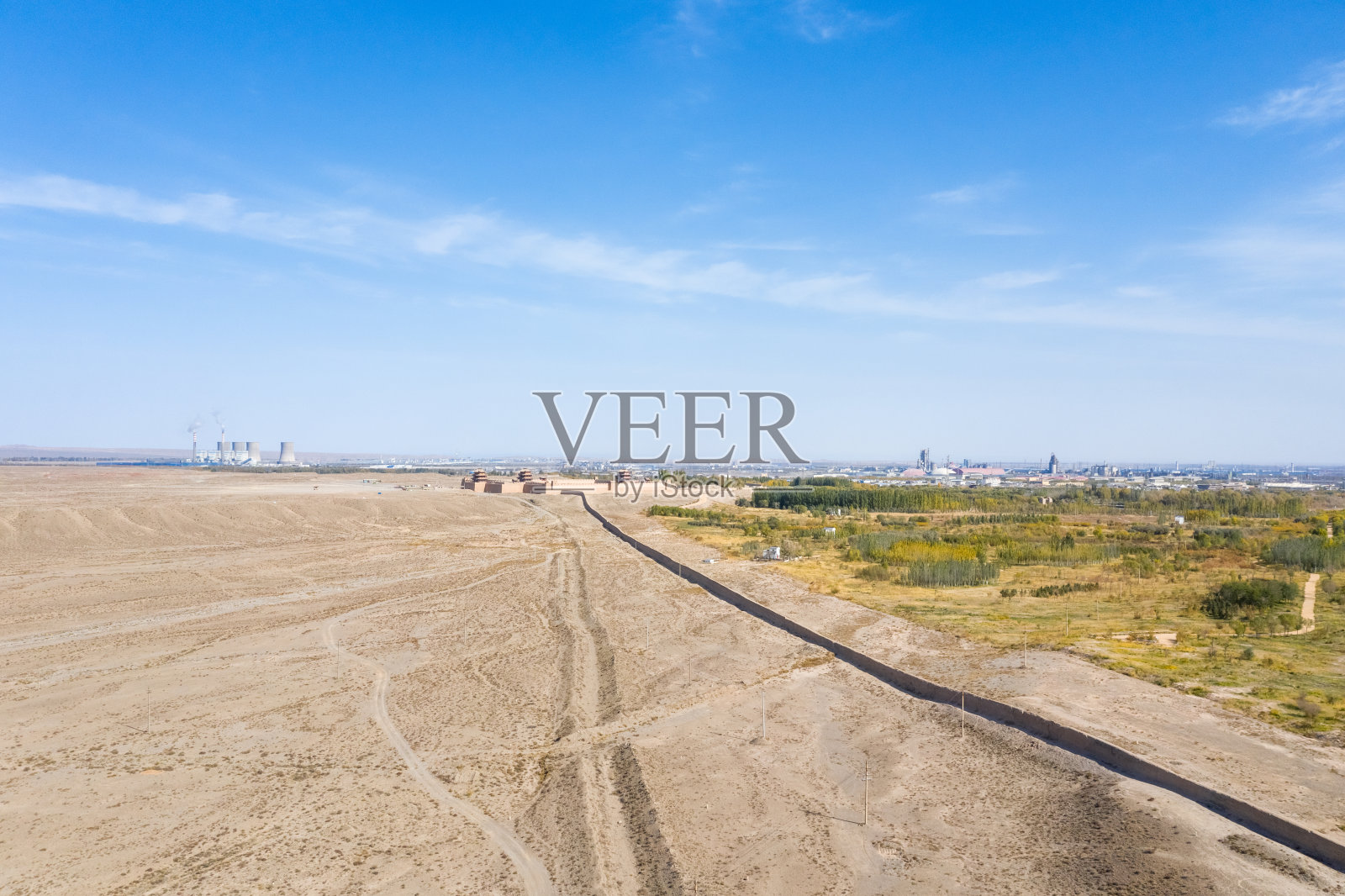 嘉峪关景观鸟瞰图照片摄影图片