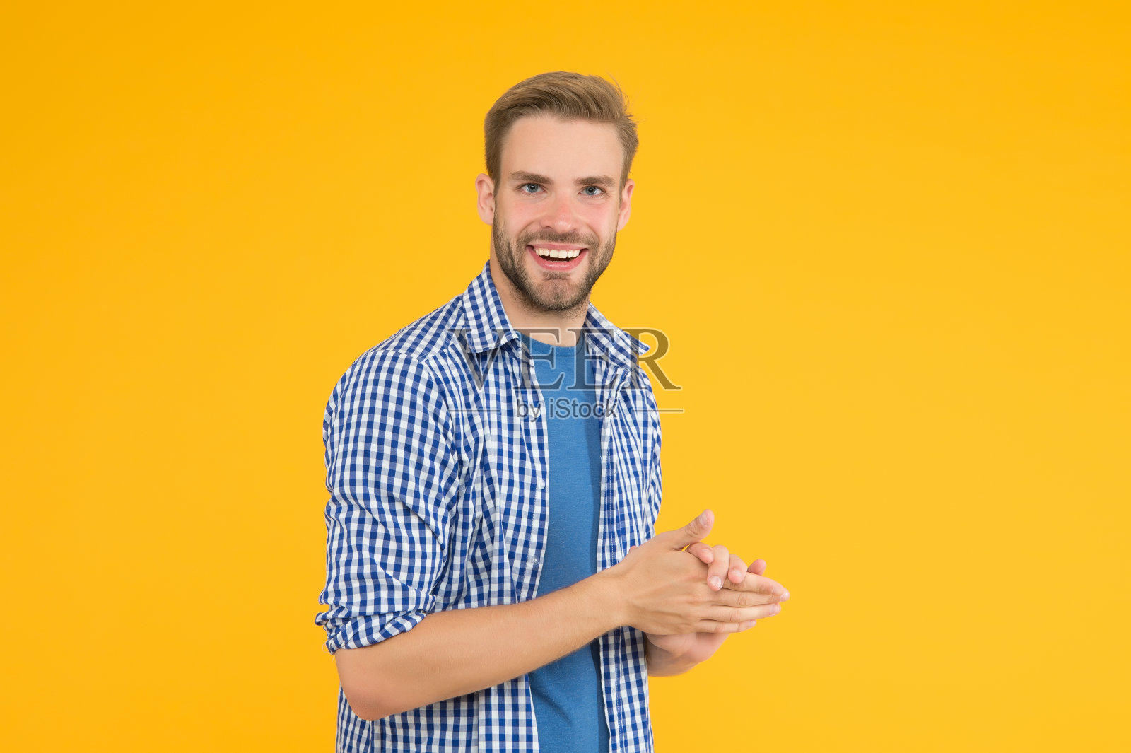 手干净可以防止感染。帅哥洗手。洗手液。手部卫生。正确的洗手。新型冠状病毒肺炎冠状病毒预防。流行病的预防措施。阻止微生物,复制空间照片摄影图片