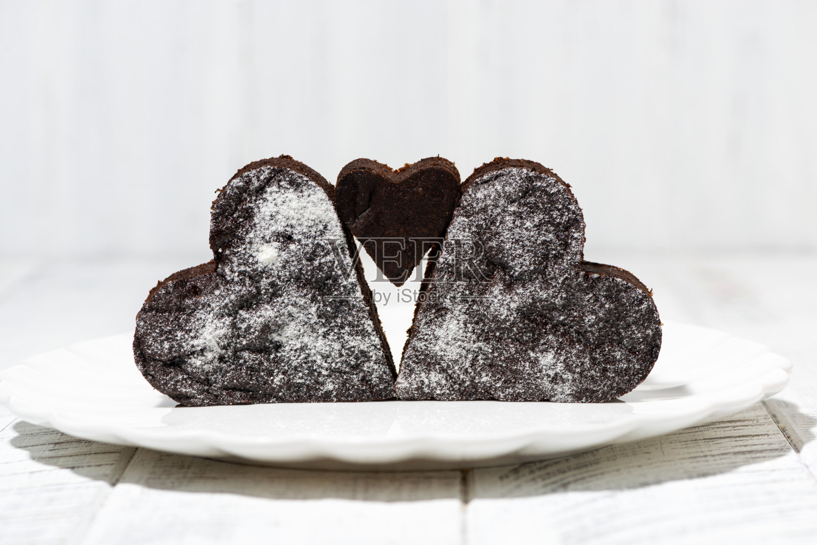 爱心布朗尼蛋糕照片摄影图片