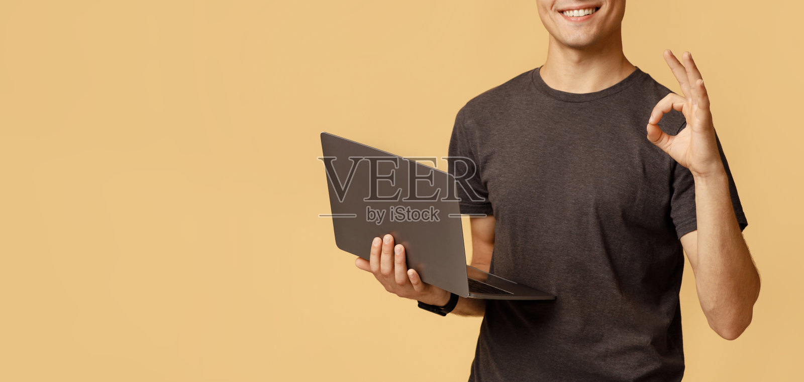 自由职业者,在2019冠状病毒肺炎封锁期间工作出色照片摄影图片