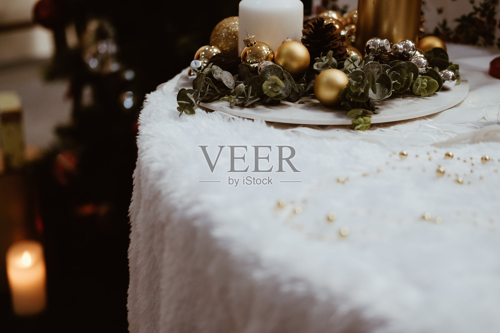 金色的圣诞球。节日的装饰装修照片摄影图片