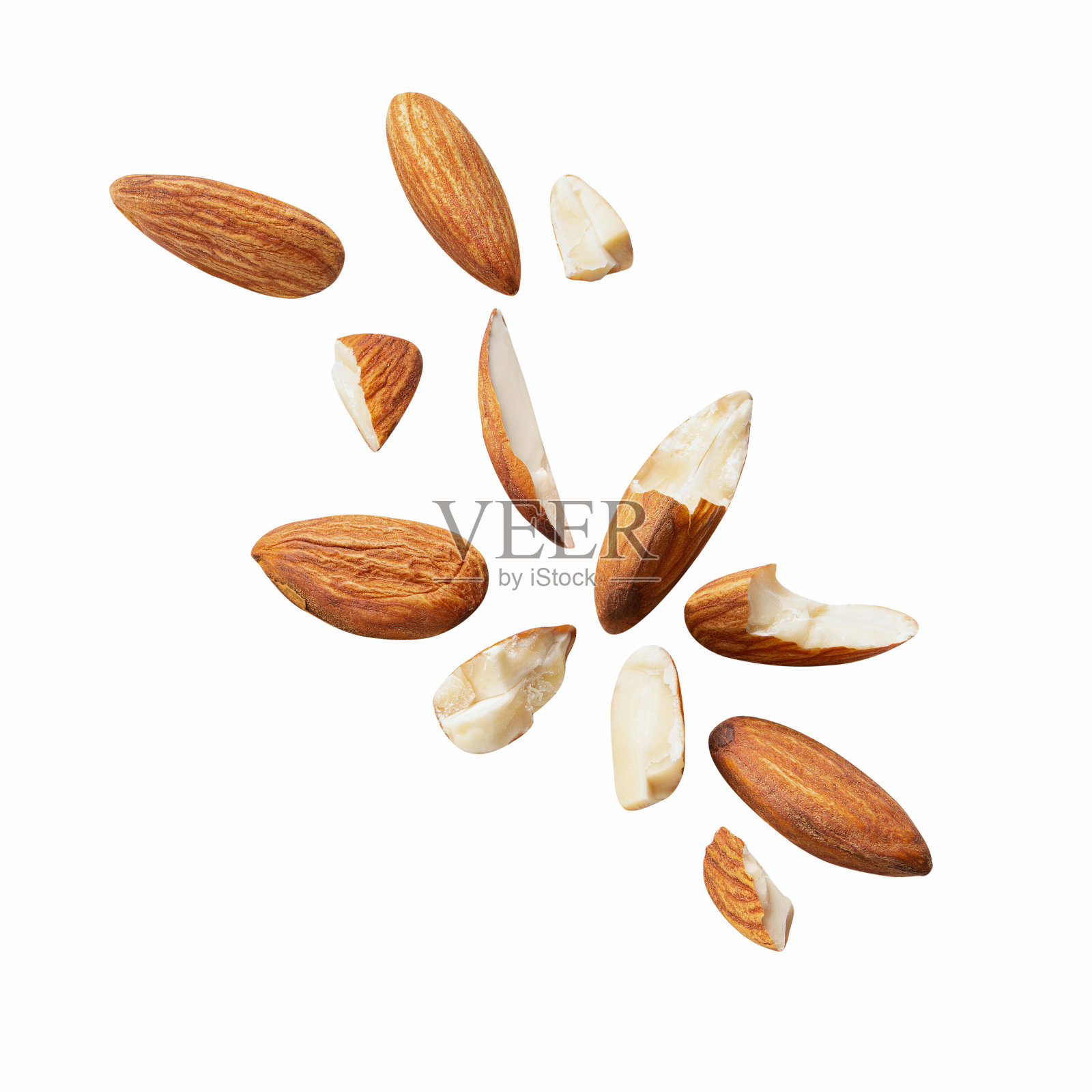 杏仁片苍蝇爆炸,白色隔离。剪切路径照片摄影图片