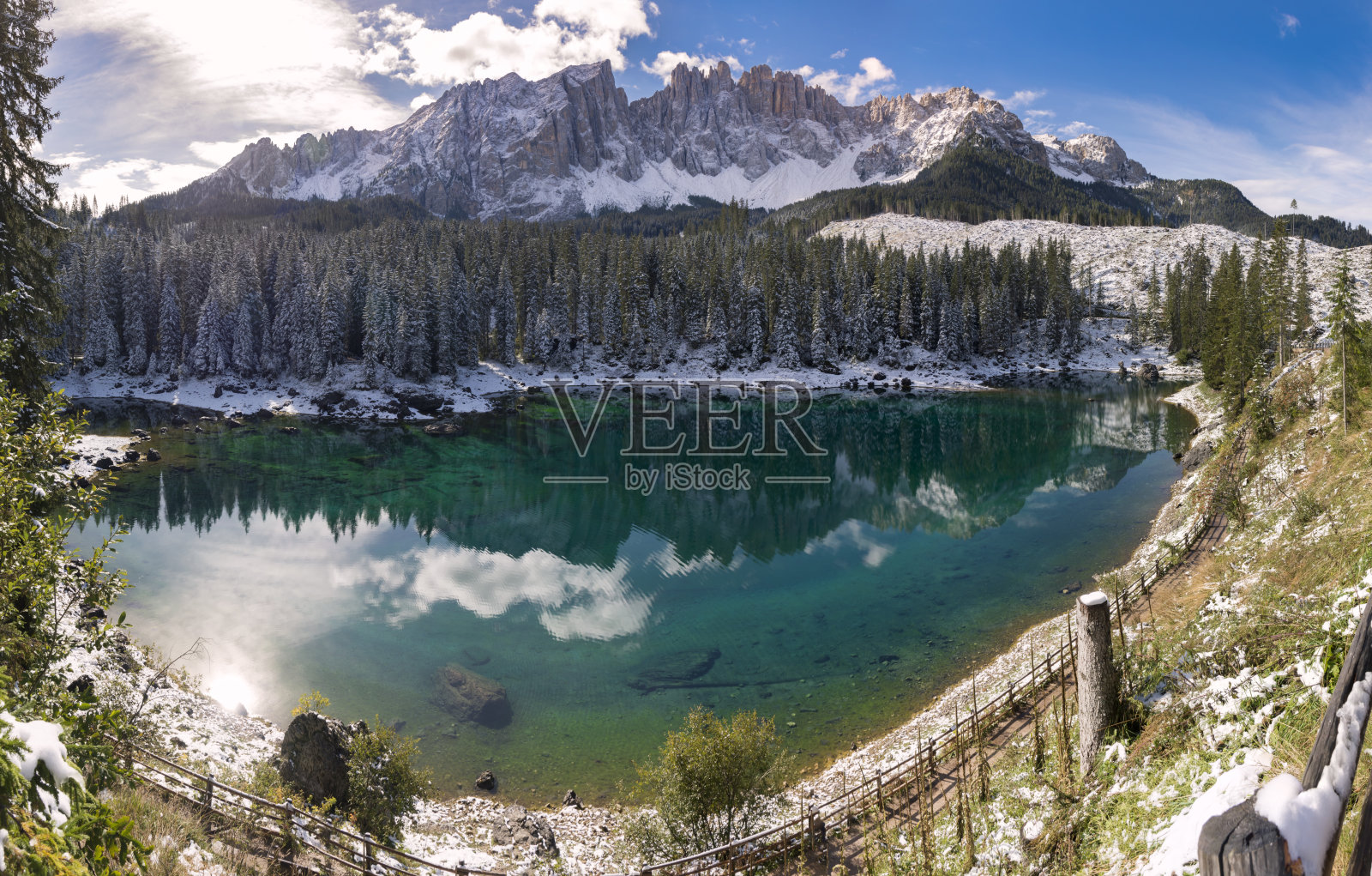 特伦蒂诺上阿迪杰的卡里扎湖迎来了第一场雪照片摄影图片