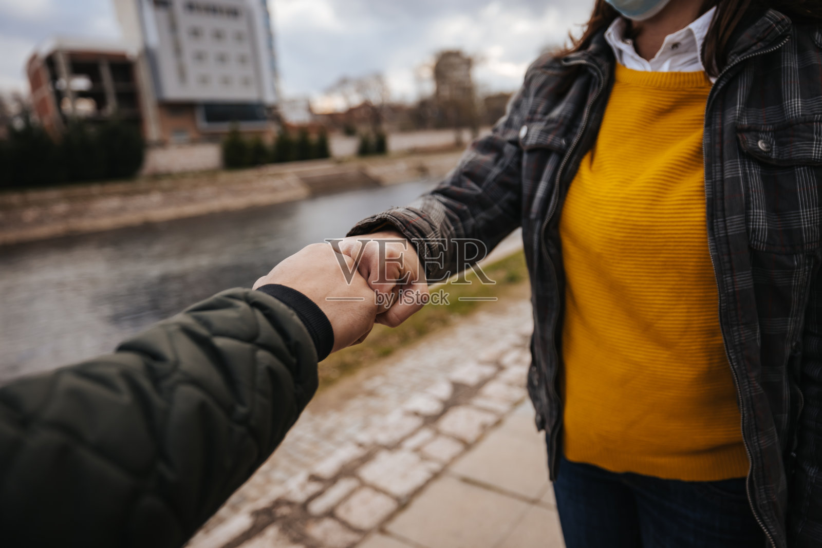 拳头撞照片摄影图片