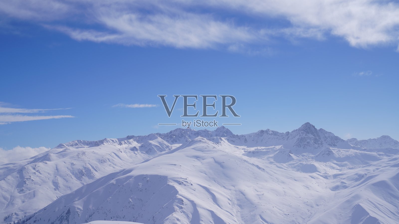 在山顶照片摄影图片