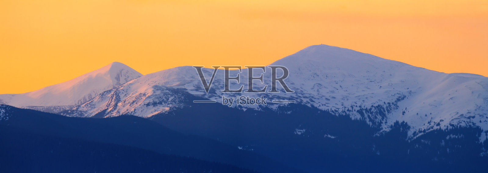 冬季的日出景观,全景,旗帜山脉的观点照片摄影图片