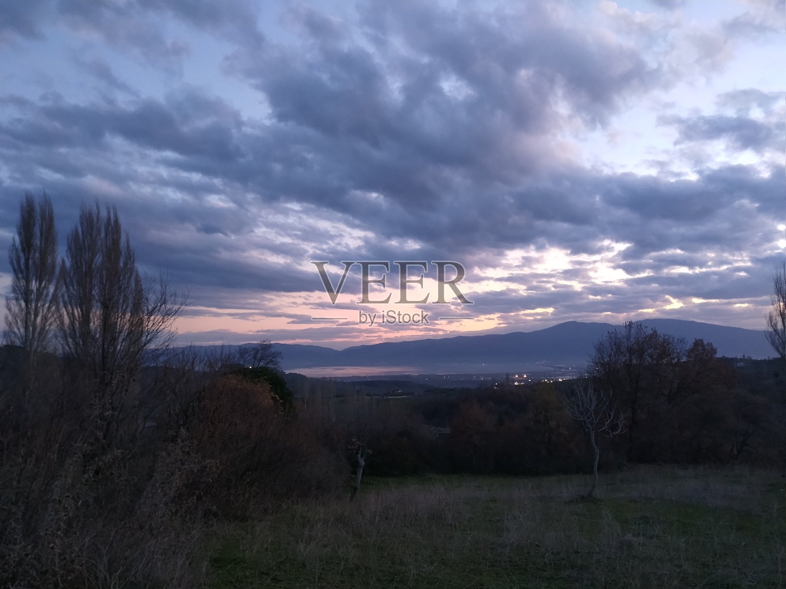 湖和云照片摄影图片