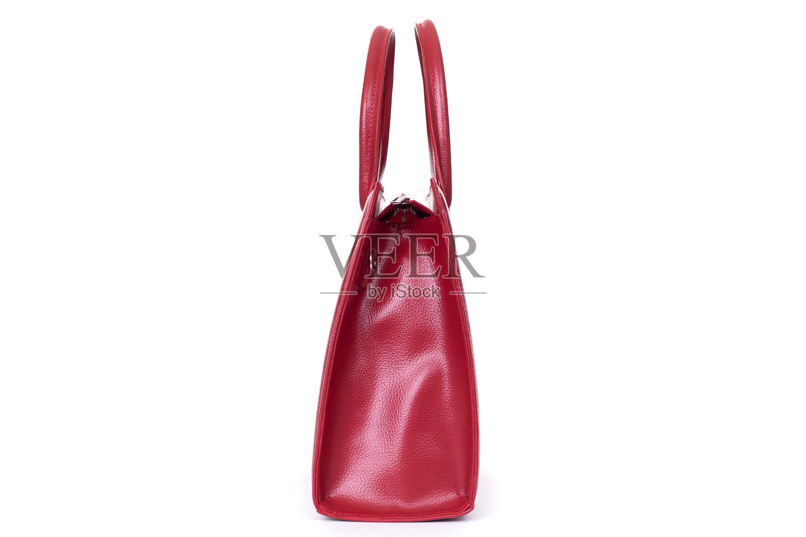 红色时尚的女士皮包在一个白色的背景,侧视图照片摄影图片