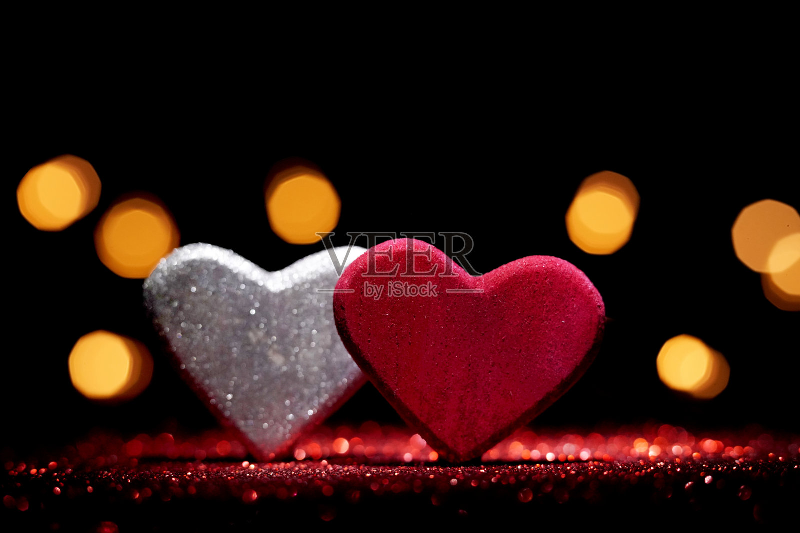 心脏形状和散焦光背景照片摄影图片