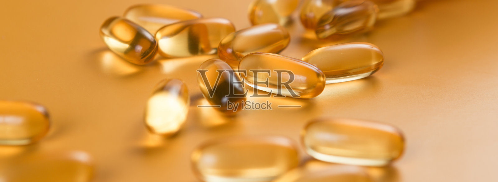 许多胶囊在黄色背景欧米茄3。特写,高分辨率产品。卫生保健的概念。照片摄影图片