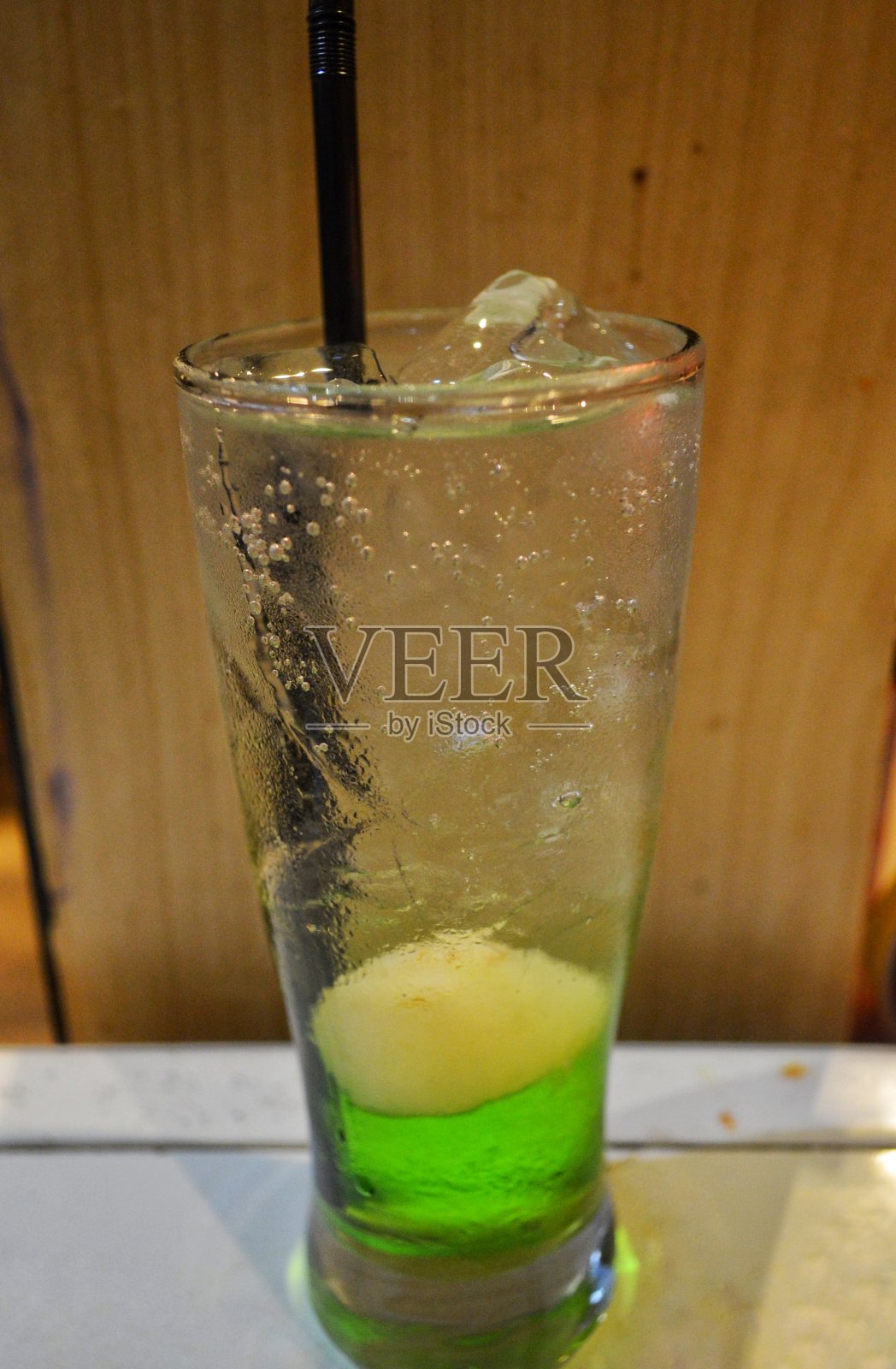 水晶冰柠檬水照片摄影图片