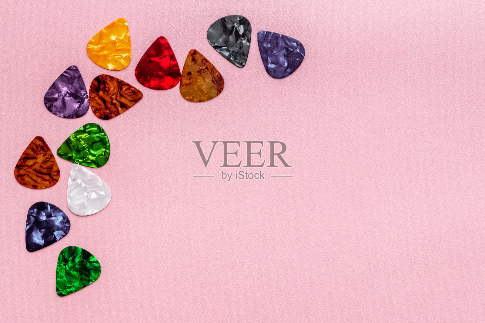 吉他拨片,文字空间。俯视图照片摄影图片