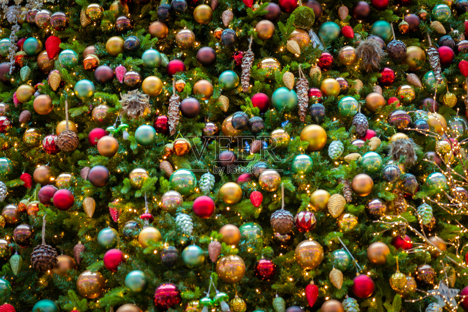 圣诞树与圣诞装饰2021年照片摄影图片